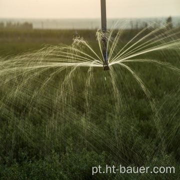 Sistema de irrigação pivotante com centro de irrigação automático